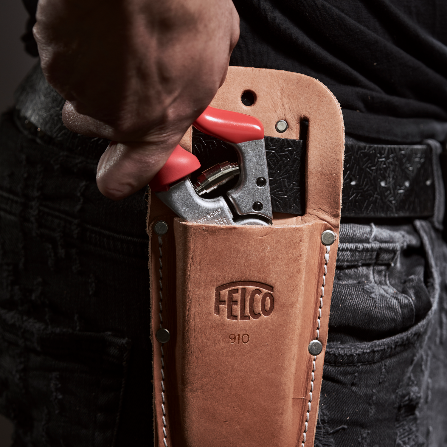 FELCO 910 – original photograph in use