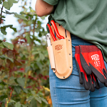 FELCO 910+ Lederholster mit Fach für FELCO 903 – Originalaufnahme bei der Verwendung