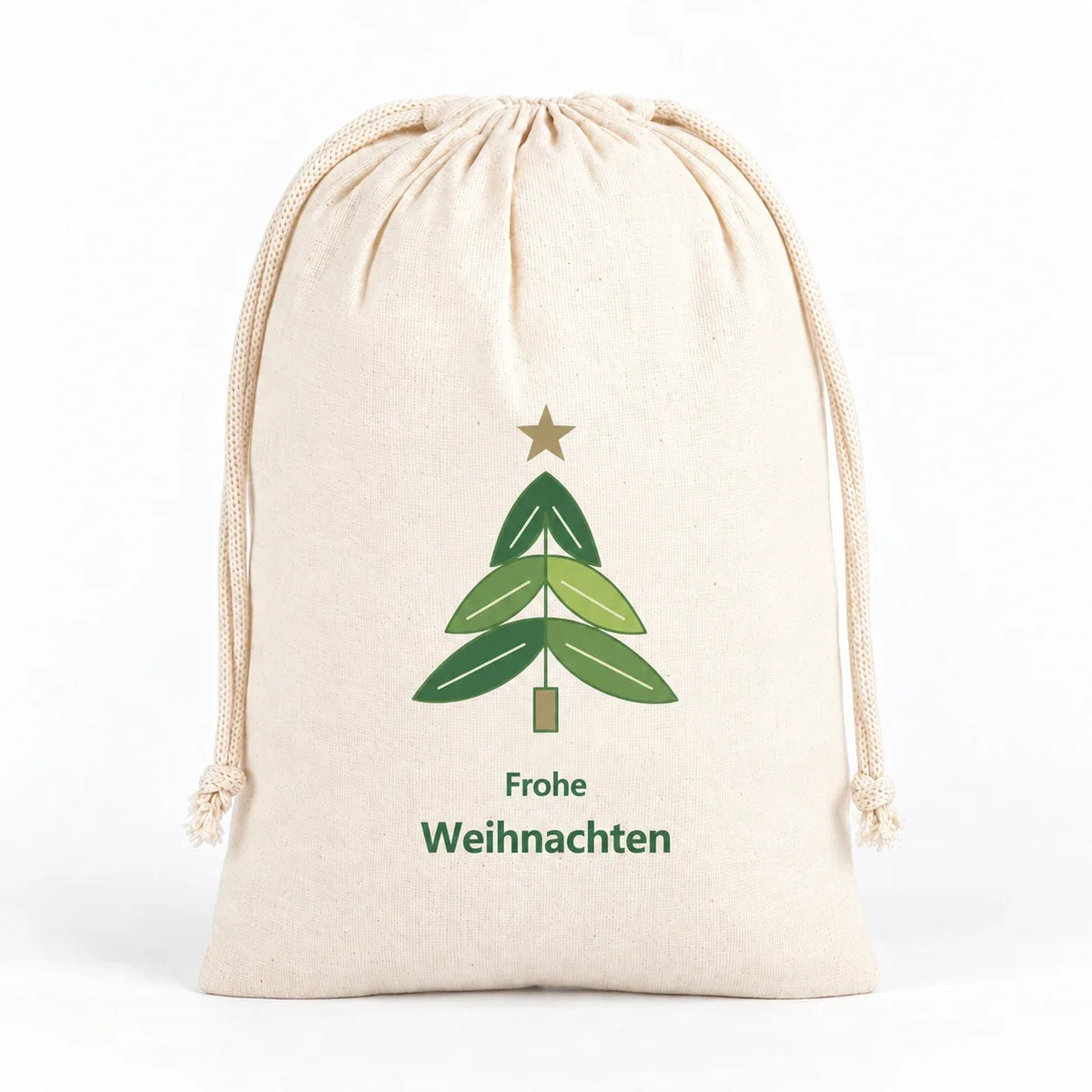 Naturfarbener Kordelzugbeutel mit einem Baum aus grünen Blättern, einem Stern und dem Schriftzug „Frohe Weihnachten“.