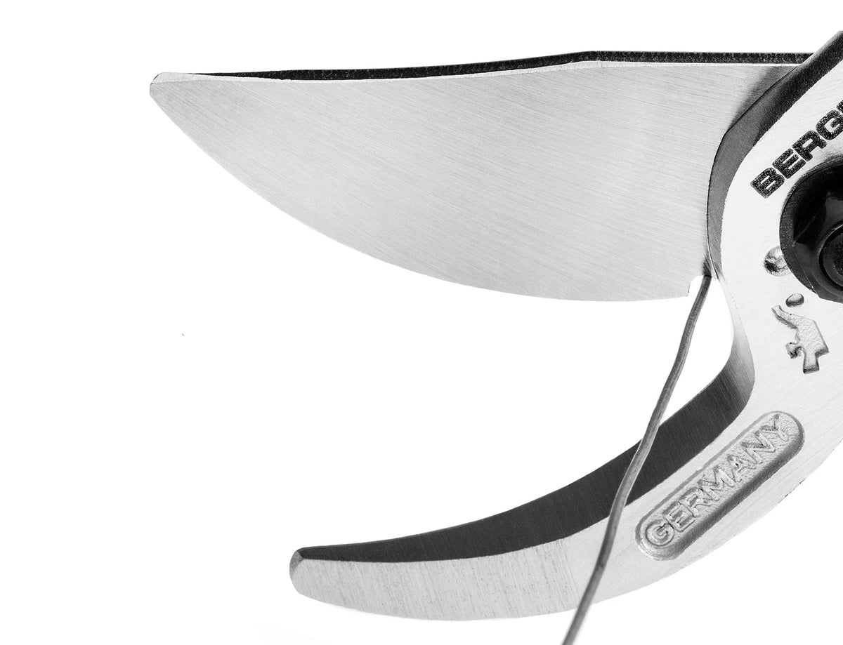 Klingendetail der BERGER 1014 mit dünnem Draht am Klingenansatz.