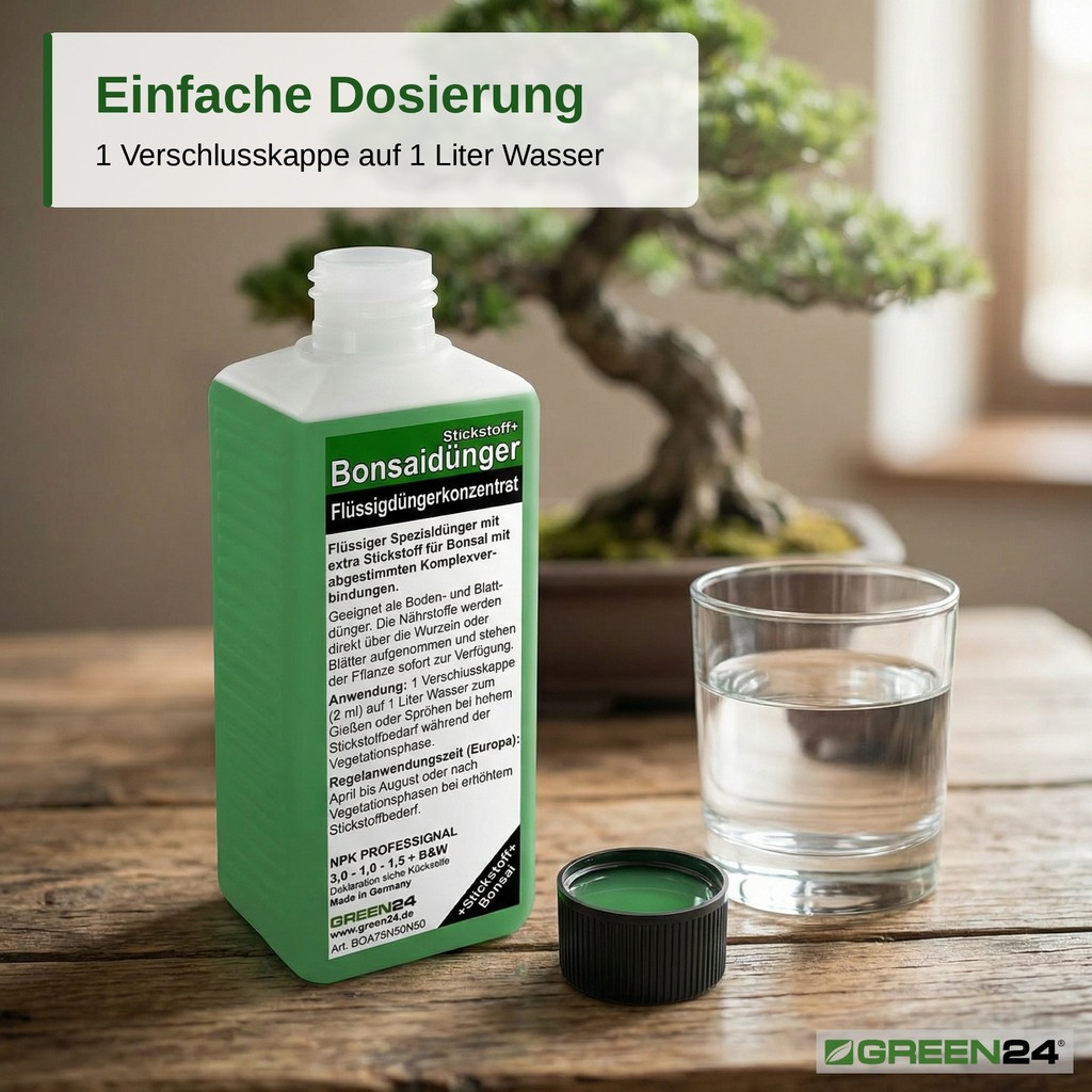 Bonsai-Dünger NPK Stickstoff+ Schraubdeckel als Messbecher, grüne Düngerflüssigkeit im Deckel sichtbar, einfache Dosierungsanleitung