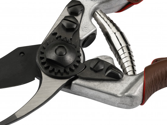 Felco 8 Elite - F-Tech beschichtete Klingen + Ledergriffe